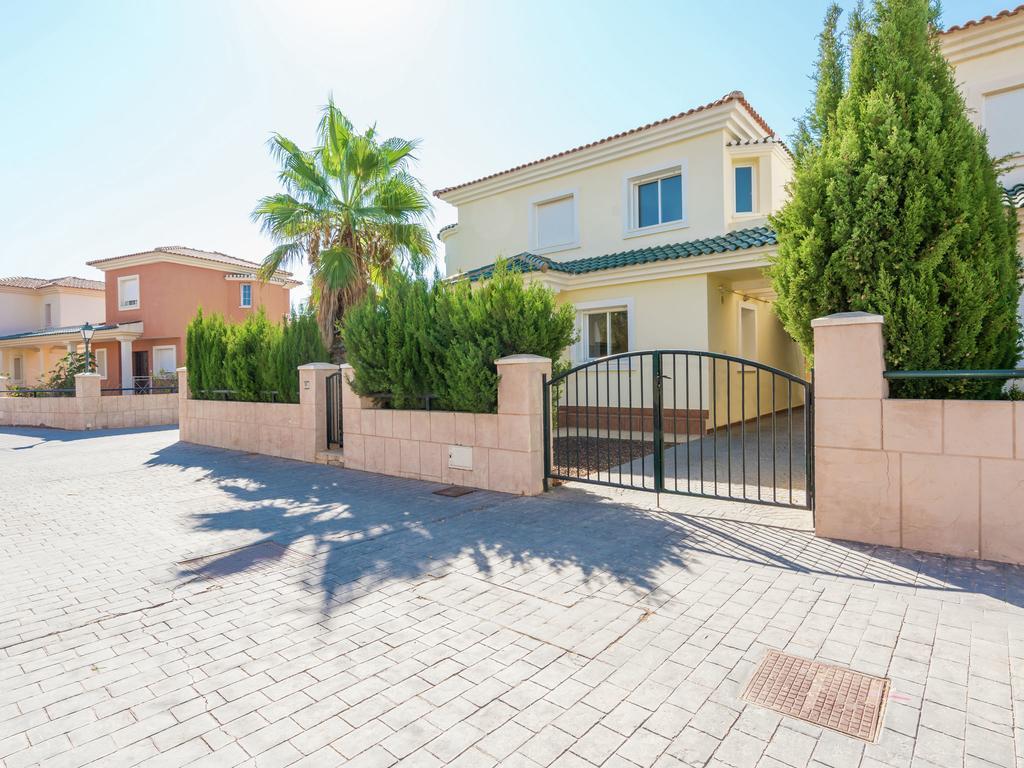 Banos y Mendigo Belvilla By Oyo Villa Mosa Claire מראה חיצוני תמונה